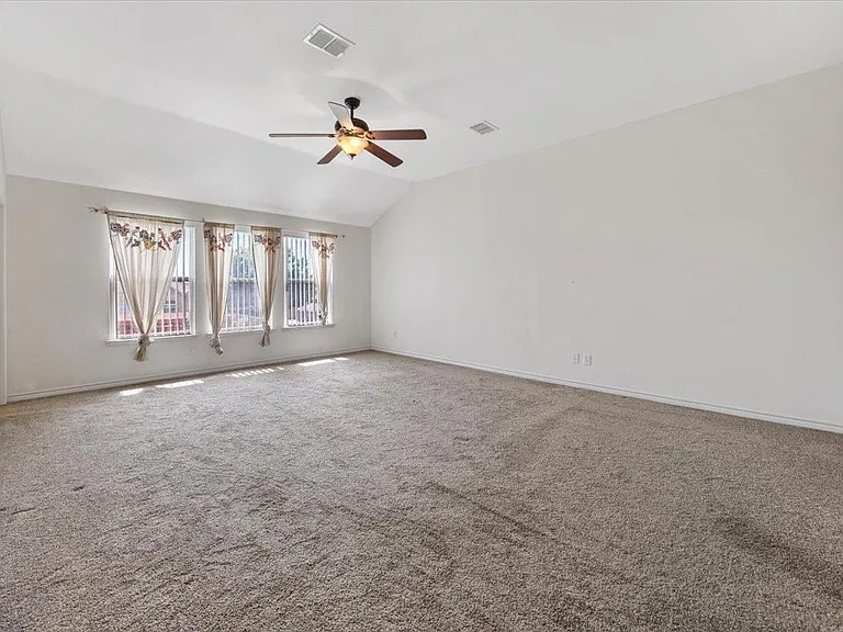 7704 Labrador Dr — Photo 13