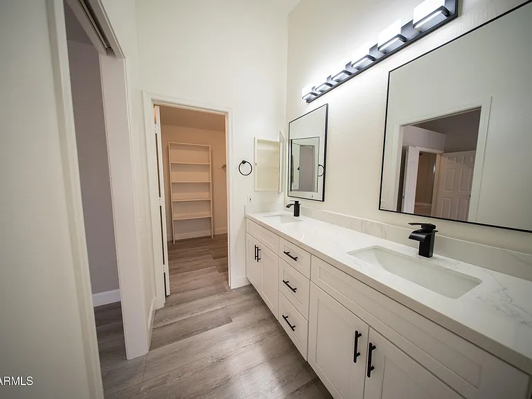 1118 S Surfside Dr — Photo 17