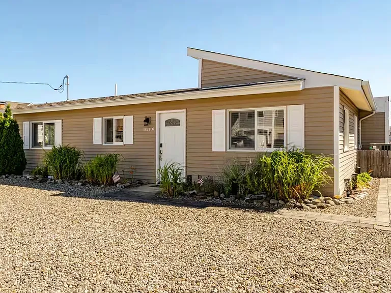 108 Morton Dr — Photo 1