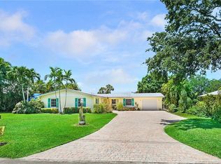 906 SW Magnolia Bluff Dr, Palm City, FL 34990