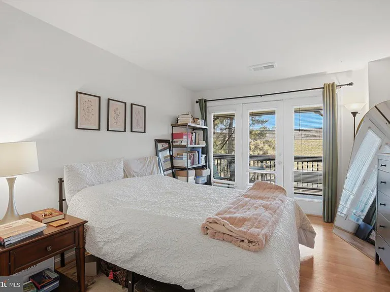 545 Colecroft Ct — Photo 12