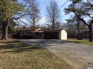 400 W Saddle Club Rd, Bonnie, IL 62816