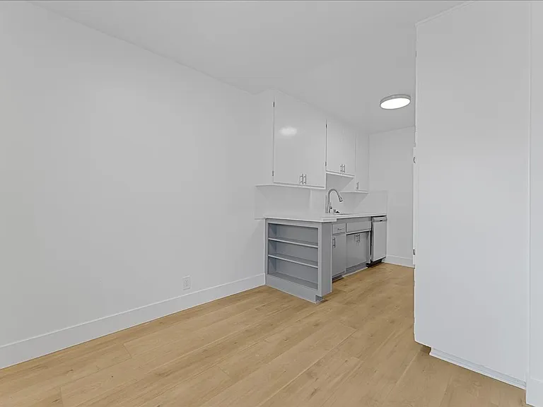 6615 Franklin Ave. — Photo 28