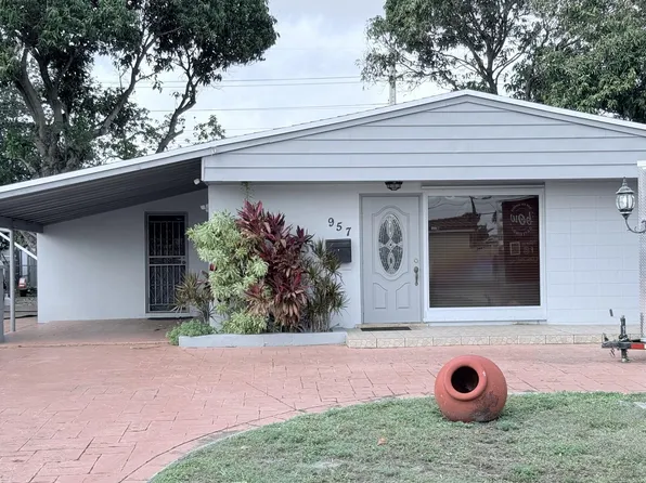 957 W 67th St, Hialeah, FL 33012