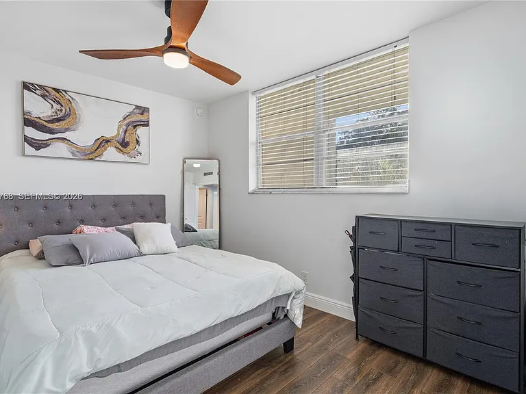 9340 Lagoon Pl #304 — Photo 12