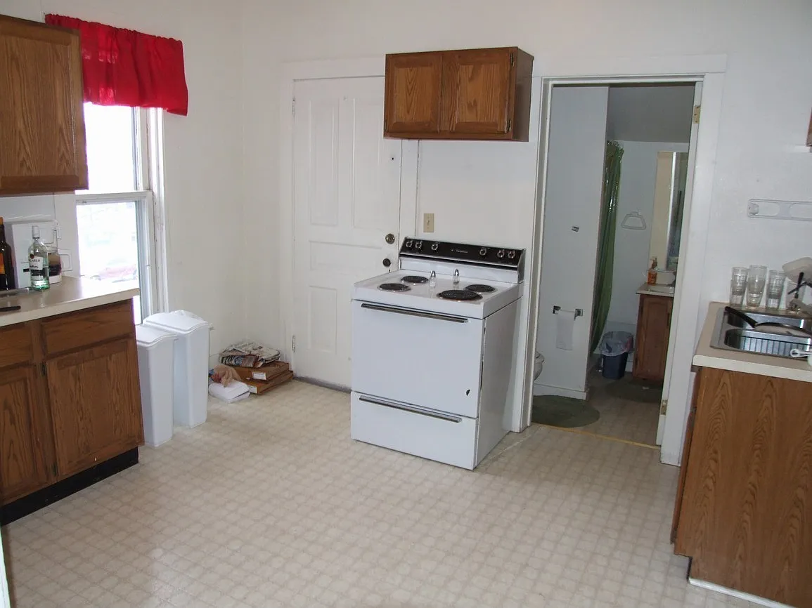 2 bed, 836 sqft, $820 — Photo 2