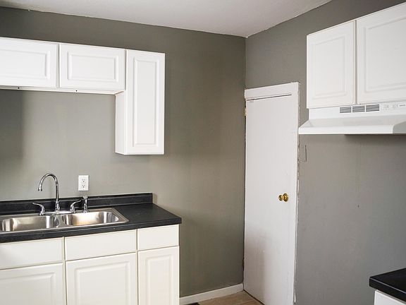 3rd image of 4915 Orion Ave