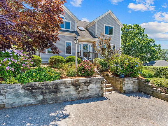 3rd image of 24 Bluff Avenue