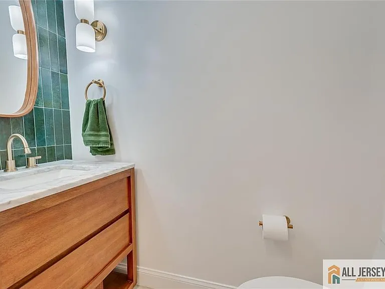 403 Somerset Ct — Photo 9