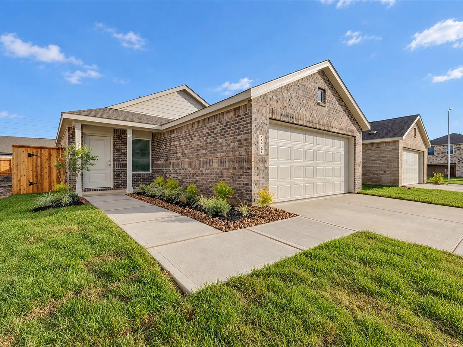 3 bed, $2,000 — Photo 2
