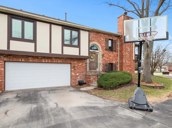 9805 Treetop Dr, Orland Park, IL 60462