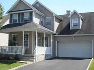 308 Center Oaks Trl, Bay Shore, NY 11706