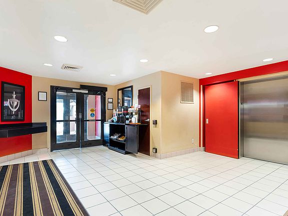 Lobby and Guest Check-in