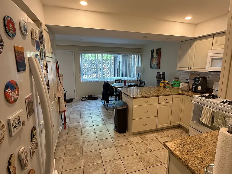 370 Park Ave #E — Photo 8