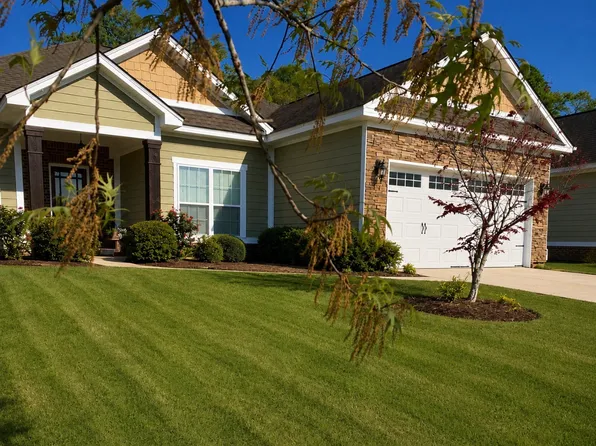 228 Weeping Willow Trl, Headland, AL 36345