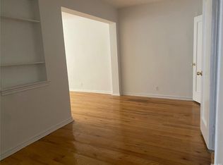 12 Welwyn Rd APT 1F, Great Neck, NY 11021