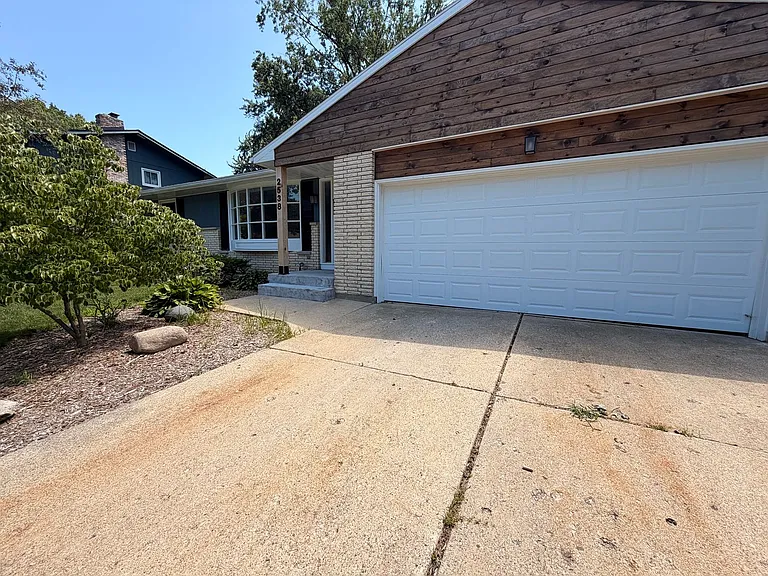2538 Berwyck Rd SE — Photo 3