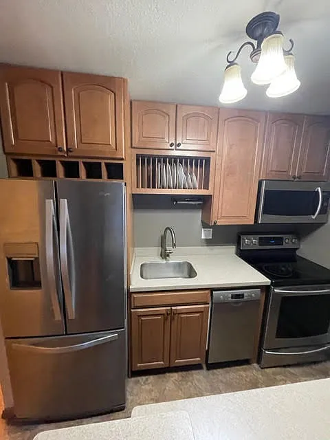 2100 Minerva Way — Photo 2