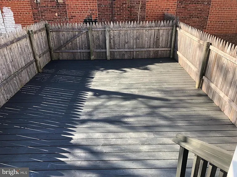 327 Point St — Photo 15