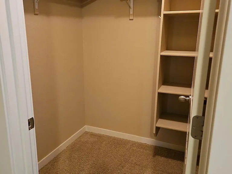 5664 N Hertford Way — Photo 6