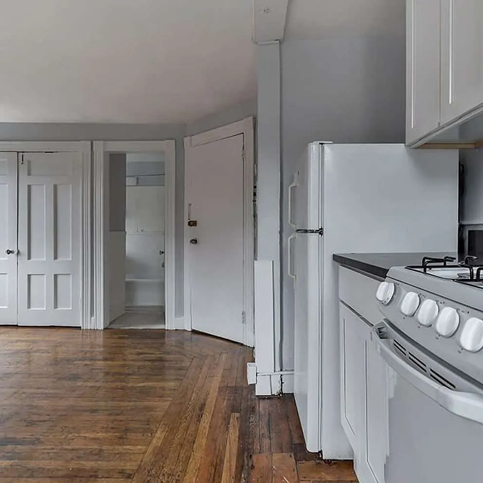Building Photo - 175 W Park Ave #4