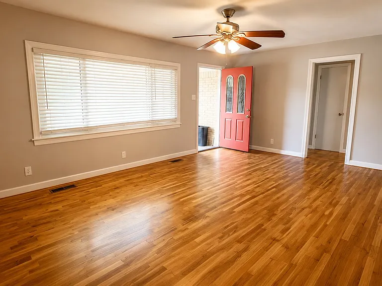 1116 Parkway Dr — Photo 2
