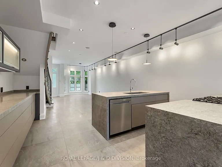 6 Huntley St — Photo 11