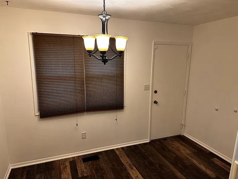 Kitchen Dining Area
