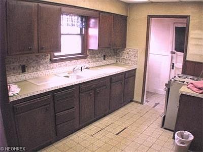 4th image of 1651 Clarence Ave