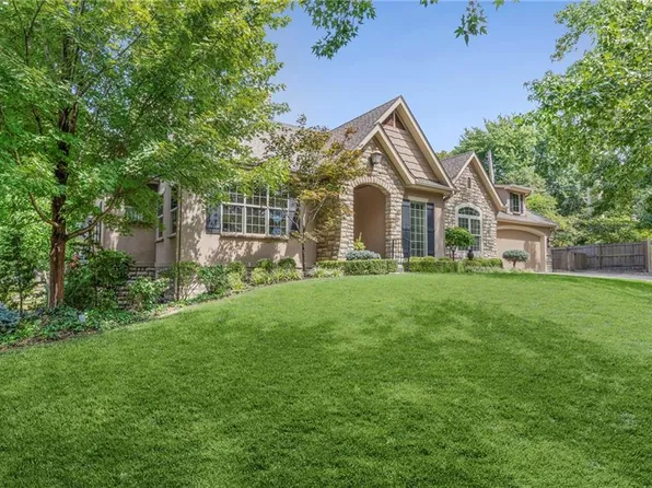 100 W 62nd St, Kansas City, MO 64113