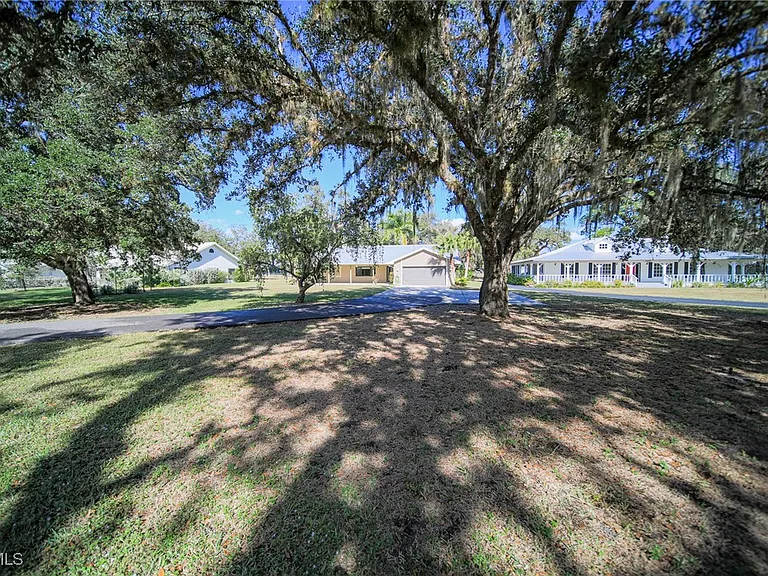 1250 Riverbend Dr — Photo 12