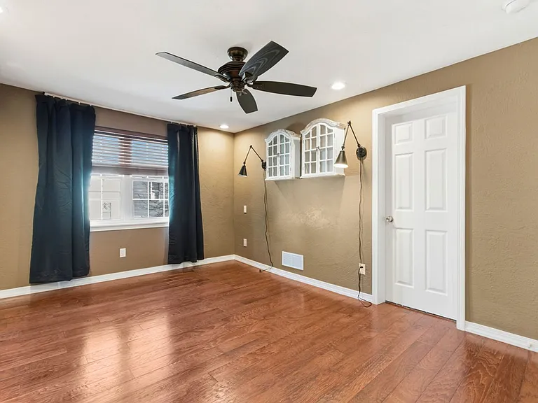 3220 Mary St — Photo 26