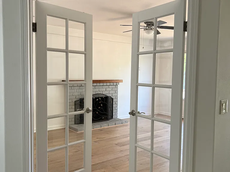 1827 Holiday St — Photo 9