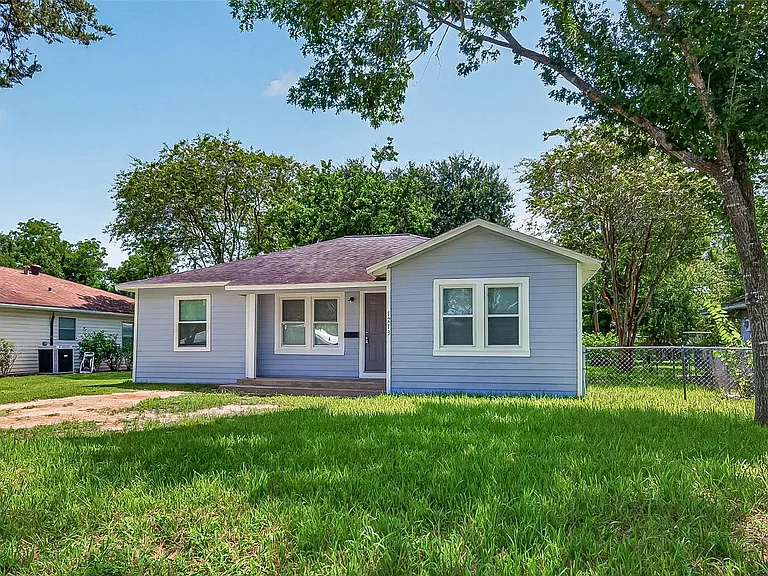 1213 Allen St — Photo 1