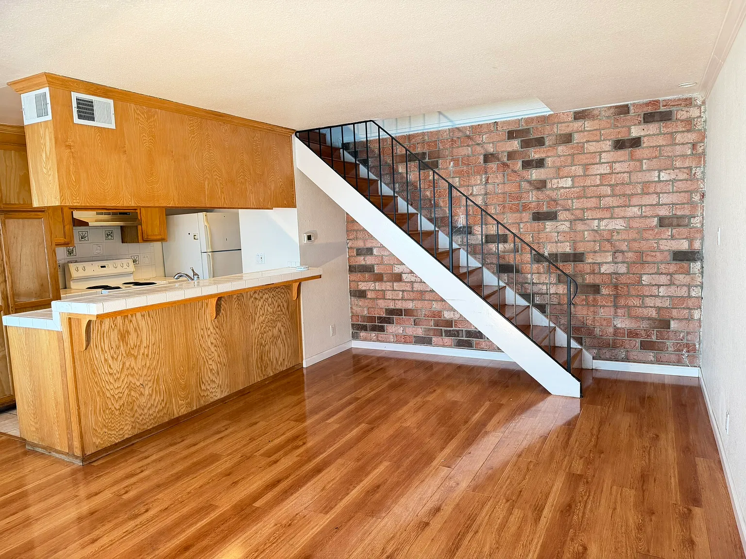 2 bed, 903 sqft, $2,800 — Photo 2