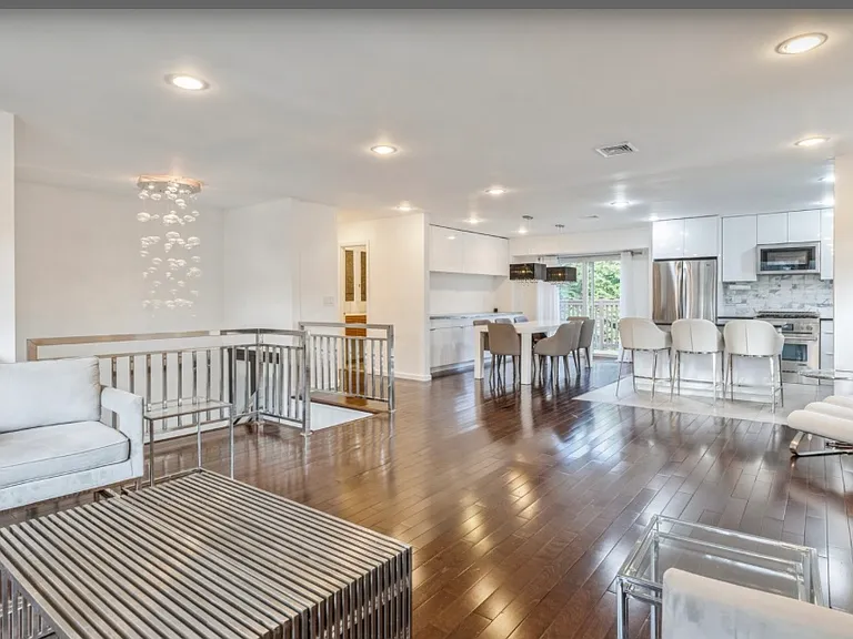 44 Roberts Ct — Photo 3
