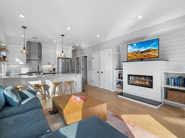 111 Beacon St #B, Somerville, MA 02143