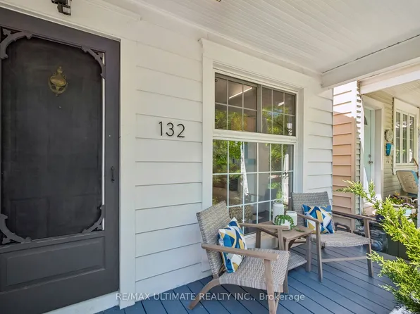 132 Hanson St, Toronto, ON M4C 1A4