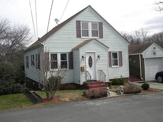 1st image of 10 Hemlock Dr