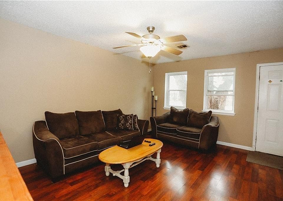 2nd image of 1003 SE 12th St