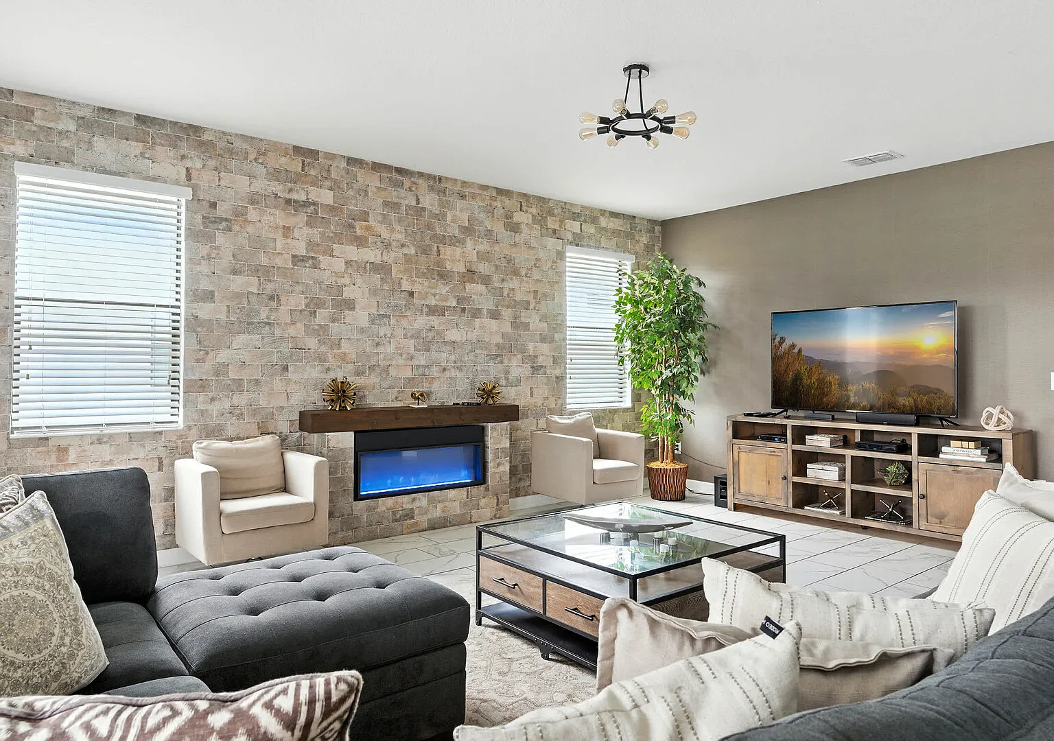 Luxury Decor 6BR at Storey Lake sleeps 16 — Photo 2