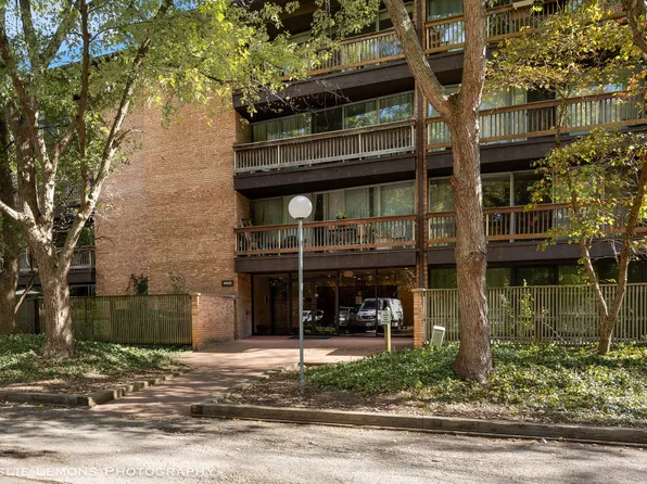5600 Hillcrest Ln APT 2F, Lisle, IL 60532