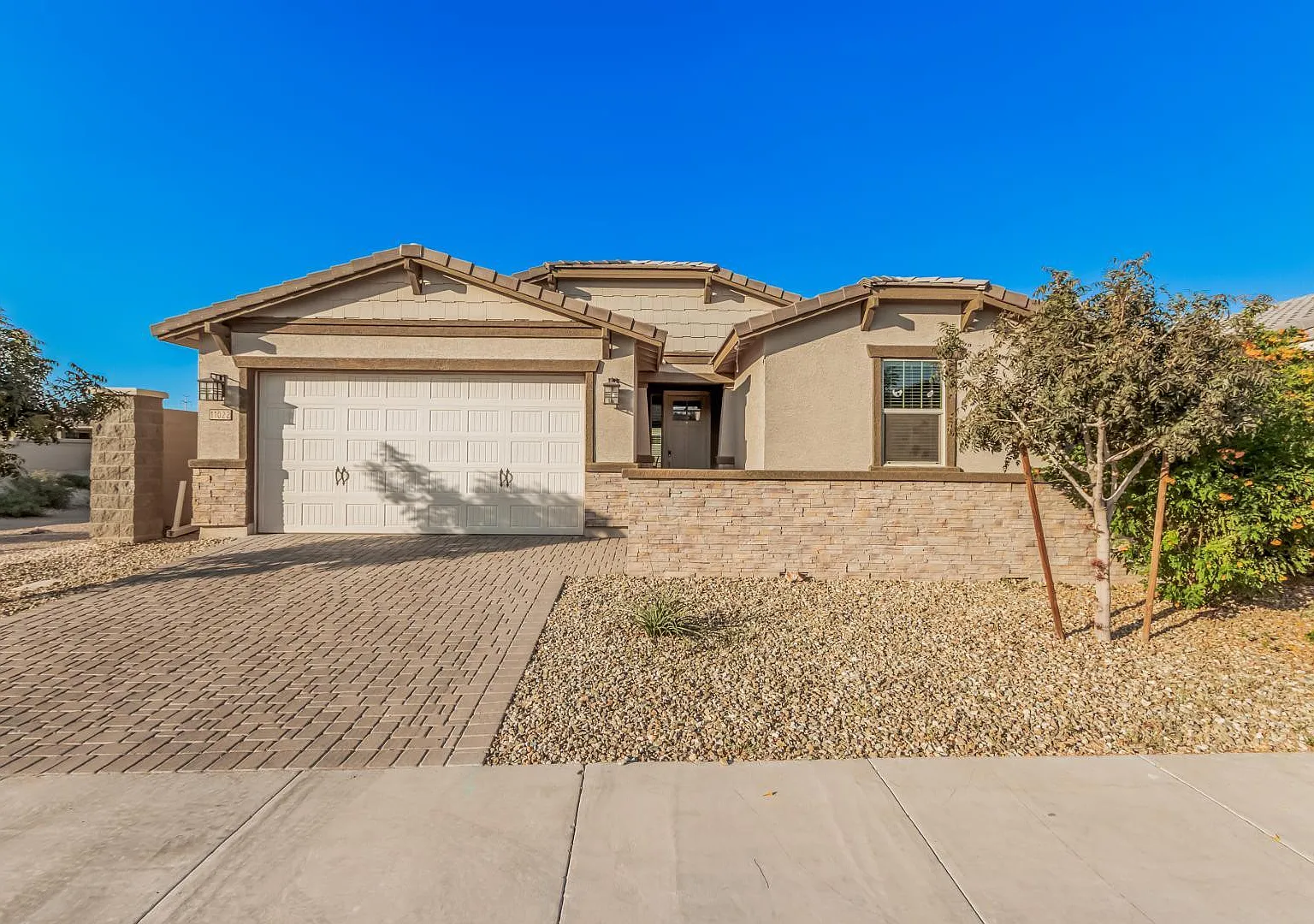 4 bed, 3.0 bath, 2342 sqft, $2,800 — Photo 1