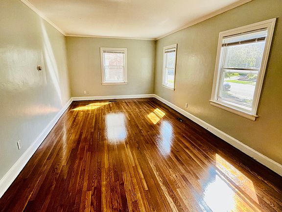 2nd image of 605 Winthrop Ave