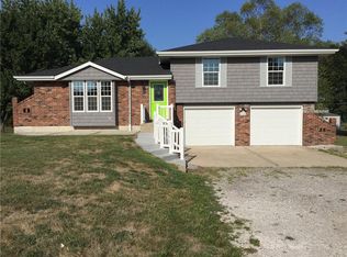 21507 S Briar Rd, Peculiar, MO 64078