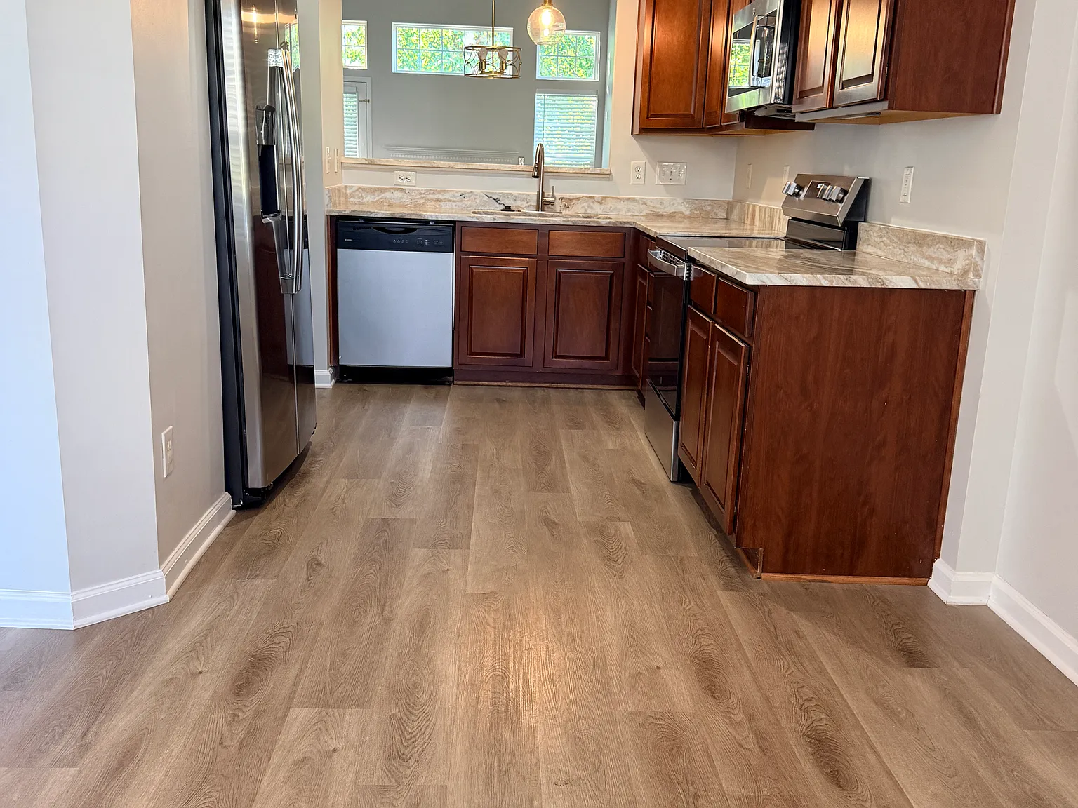 3 bed, 2.5 bath, 1984 sqft, $1,875 — Photo 2