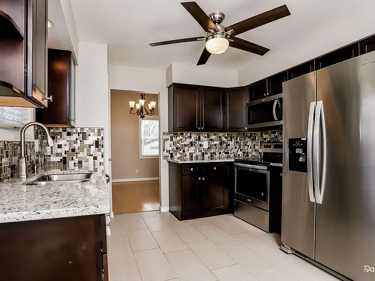 15027 Isleview Dr — Photo 3
