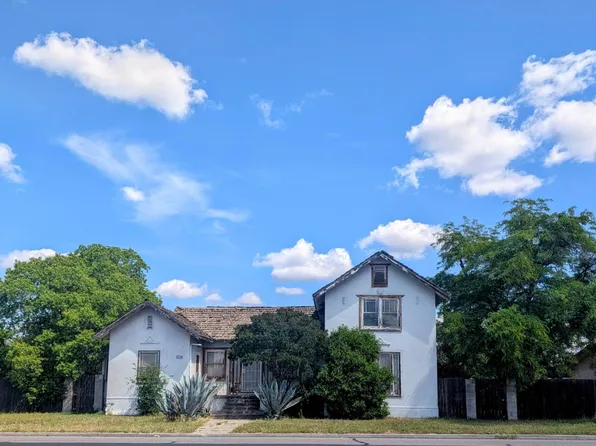 2214 S Court St, Visalia, CA 93277