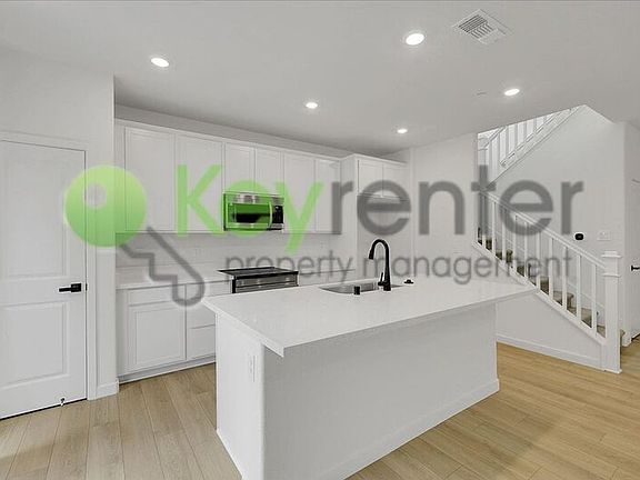 3rd image of 1114 Bengal Loop