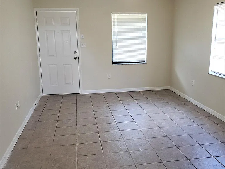 117 Denton Ave — Photo 3